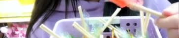 小姐姐吃最酸的糖是什么,小姐姐品尝史上最酸糖
