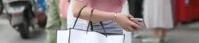 街拍胖小姐姐穿衣服照片,街头风采尽显自信魅力