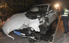 小姐姐连撞三次玻璃车,小姐姐的惊险驾驶经历