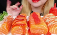 韩国小姐姐刺身红魔虾,红魔虾美食之旅